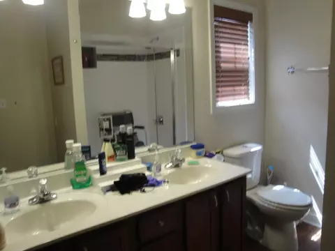 Bath - 1225 Thistle Dr, Griffith, IN 46319 photo 1 of 5