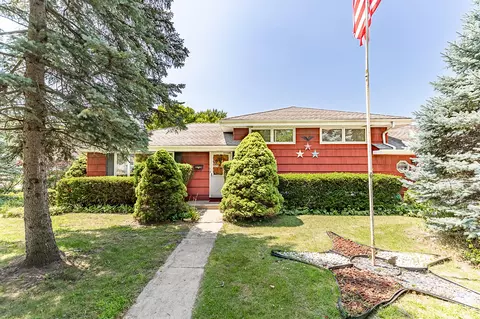 9042 Pettit Dr, Highland, IN 46322