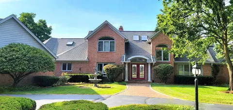 393 Wilshire Ct, Valparaiso, IN 46385