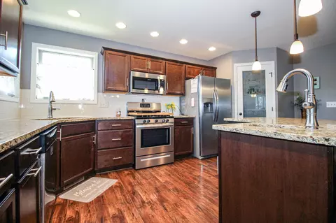614 19th St, De Motte, IN 46310 photo 8