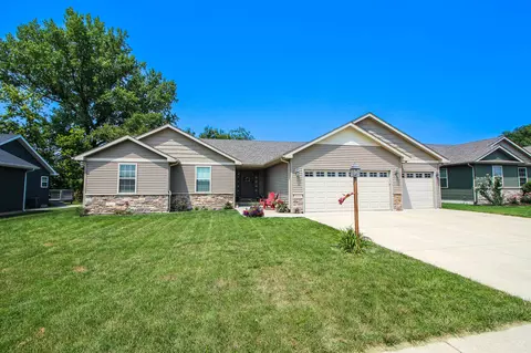614 19th St, De Motte, IN 46310 photo 1