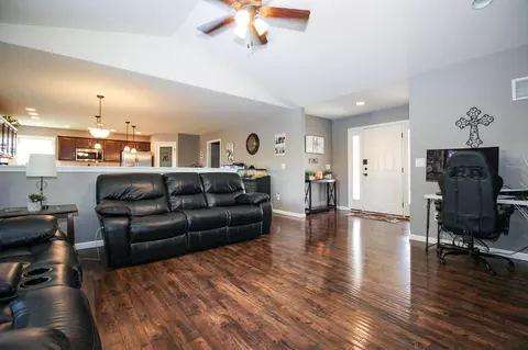 614 19th St, De Motte, IN 46310 photo 5