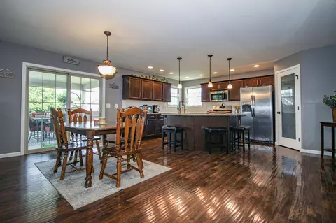 614 19th St, De Motte, IN 46310 photo 6