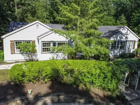 16 W Leewater Ave, Beverly Shores, IN 46301