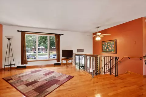 947 Mohawk Dr, Crown Point, IN 46307 photo 2