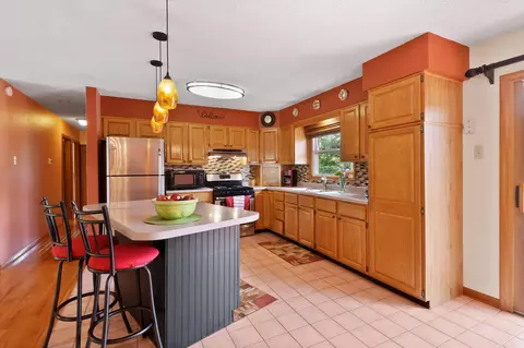947 Mohawk Dr, Crown Point, IN 46307 photo 5