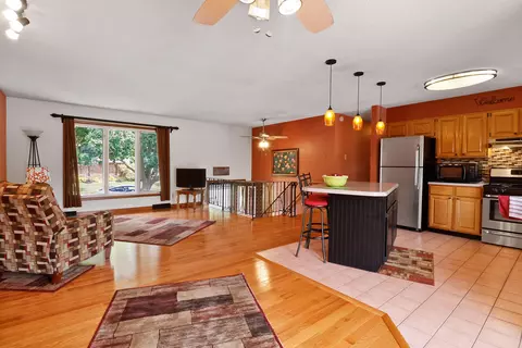 947 Mohawk Dr, Crown Point, IN 46307 photo 4