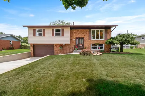 947 Mohawk Dr, Crown Point, IN 46307 photo 1