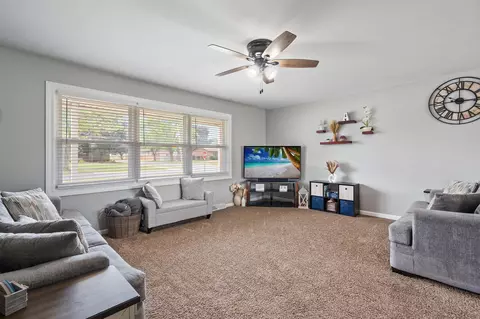 43 Carnation St, Dyer, IN 46311 photo 6