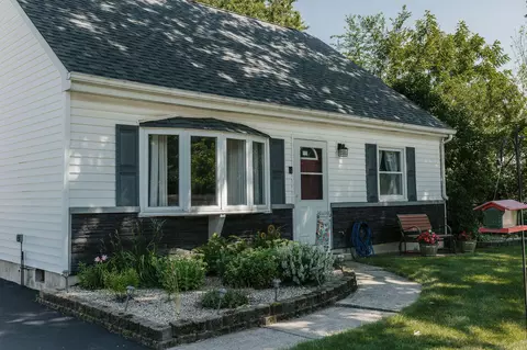 711 Baltimore Rd, Valparaiso, IN 46385