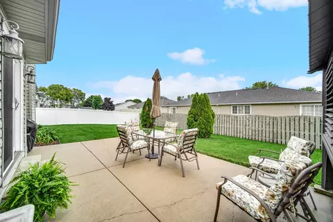 Exterior - 949 Robin Ct, Dyer, IN 46311 photo 1 of 7