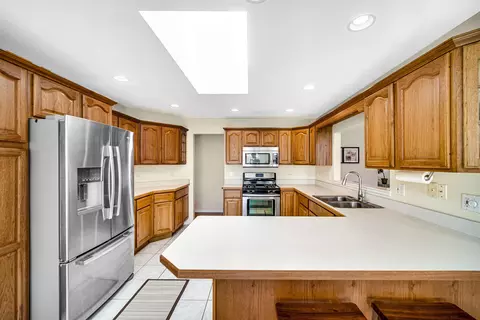 Kitchen - 949 Robin Ct, Dyer, IN 46311 photo 4 of 5