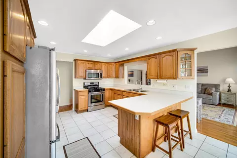 Kitchen - 949 Robin Ct, Dyer, IN 46311 photo 3 of 5