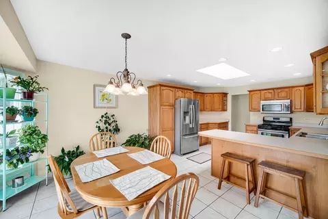 Kitchen - 949 Robin Ct, Dyer, IN 46311 photo 5 of 5