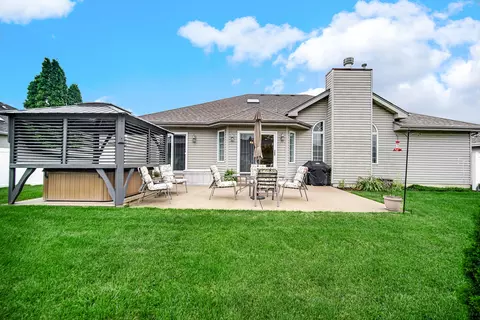 Exterior - 949 Robin Ct, Dyer, IN 46311 photo 2 of 7