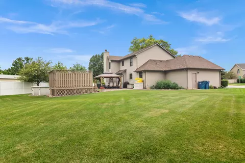 Exterior - 260 Crestview Ln, Dyer, IN 46311 photo 8 of 9