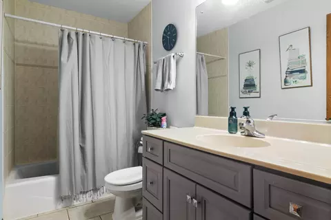 Bath - 260 Crestview Ln, Dyer, IN 46311 photo 3 of 3