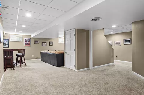 Entry Way - 260 Crestview Ln, Dyer, IN 46311 photo 2 of 2