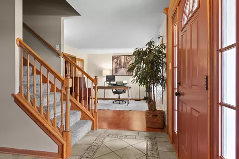 Entry Way - 260 Crestview Ln, Dyer, IN 46311 photo 1 of 2