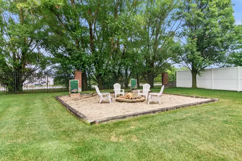 Exterior - 260 Crestview Ln, Dyer, IN 46311 photo 7 of 9