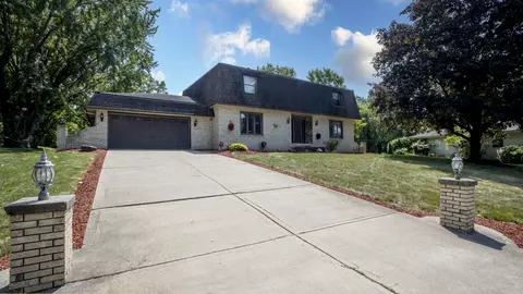 5188 W Laxita Dr, La Porte, IN 46350