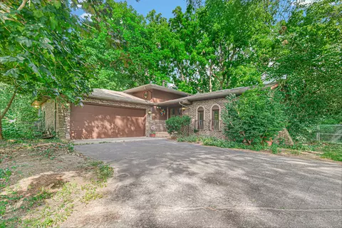 658 West St, Valparaiso, IN 46385