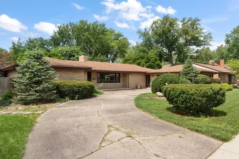 8142 Hawthorne Dr, Munster, IN 46321
