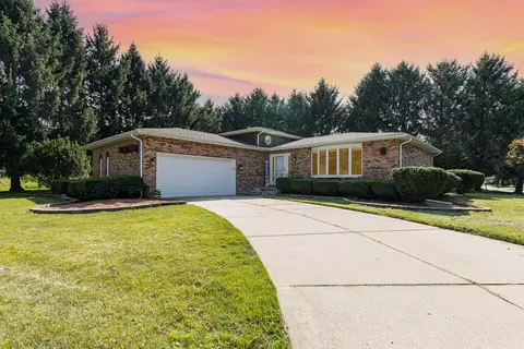 942 Leeper Dr, Valparaiso, IN 46385
