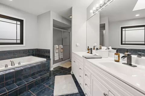 Bath - 3128 Hoffman Ct, Dyer, IN 46311 photo 1 of 8
