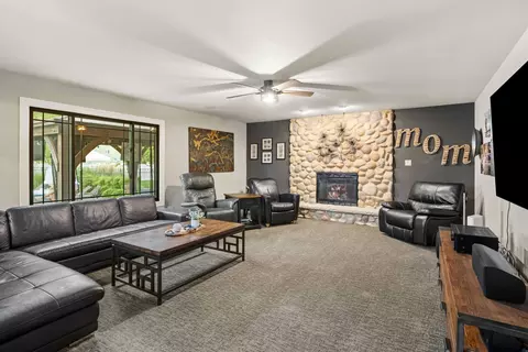 Living - 3128 Hoffman Ct, Dyer, IN 46311 photo 3 of 7