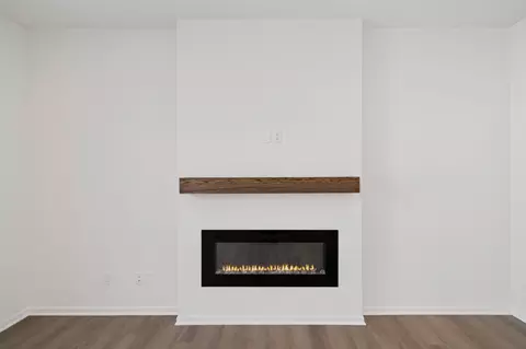 Living - 12982 111th Ave, Dyer, IN 46311 photo 2 of 4