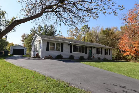 2257 St Joseph Ln, Valparaiso, IN 46385