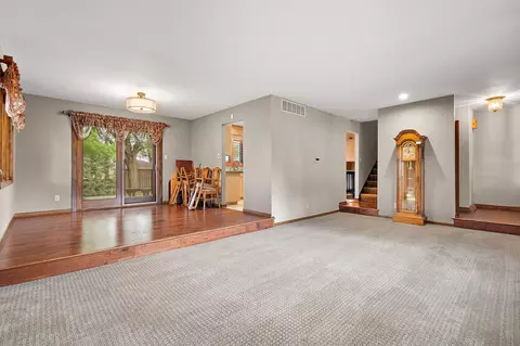 9442 Verbena Dr, Munster, IN 46321 photo 2