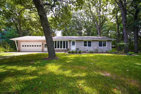 4806 Goodrich Rd, Valparaiso, IN 46385