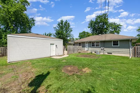 8042 Tapper Ave, Munster, IN 46321 photo 2