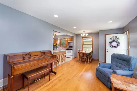 8042 Tapper Ave, Munster, IN 46321 photo 6