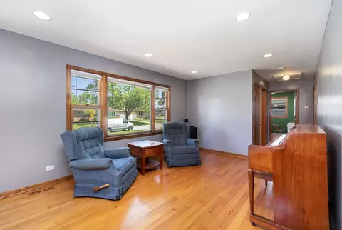 8042 Tapper Ave, Munster, IN 46321 photo 4