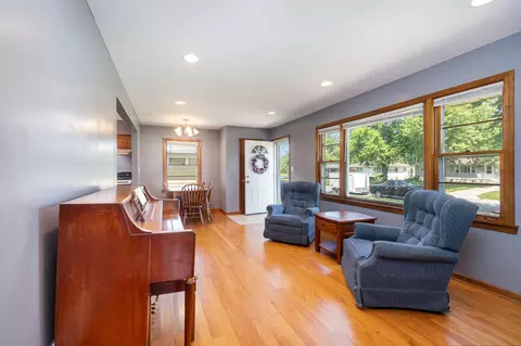 8042 Tapper Ave, Munster, IN 46321 photo 5