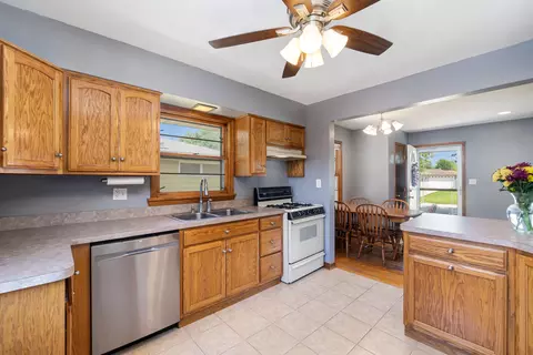 8042 Tapper Ave, Munster, IN 46321 photo 10