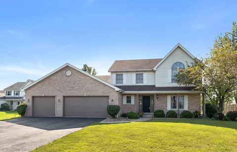 8392 Lantern View Ln, Saint John, IN 46373