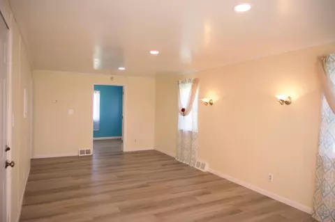 Living - 3031 E 100, La Porte, IN 46350 photo 2 of 2