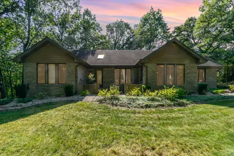 9750 Acorn Dr, Saint John, IN 46373