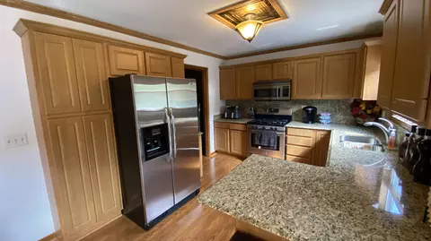 Kitchen - 12486 Brookside Dr, Crown Point, IN 46307 photo 2 of 9