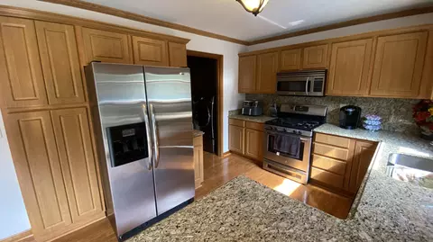 Kitchen - 12486 Brookside Dr, Crown Point, IN 46307 photo 3 of 9
