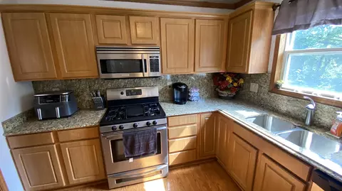 Kitchen - 12486 Brookside Dr, Crown Point, IN 46307 photo 8 of 9