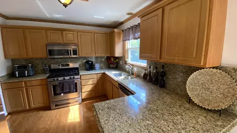 Kitchen - 12486 Brookside Dr, Crown Point, IN 46307 photo 4 of 9