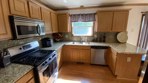 Kitchen - 12486 Brookside Dr, Crown Point, IN 46307 photo 6 of 9