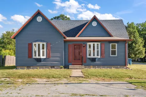 107 E Bates St, Hebron, IN 46341 photo 2