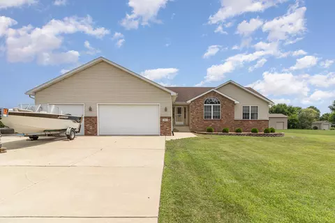 921 Tiller Dr, Valparaiso, IN 46385