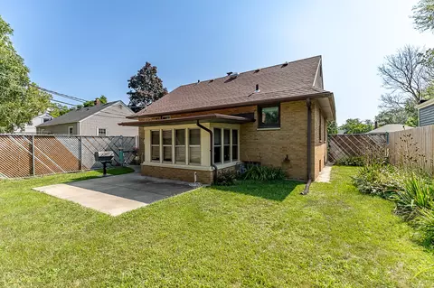8350 Walnut Dr, Munster, IN 46321 photo 2